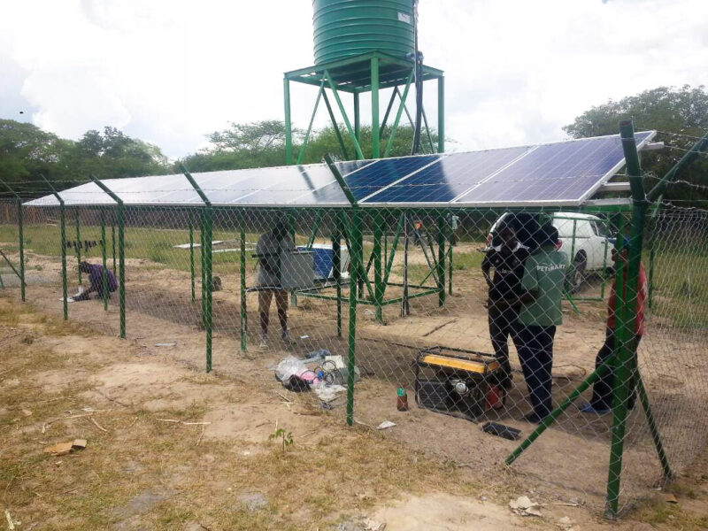 Solar pumping kit