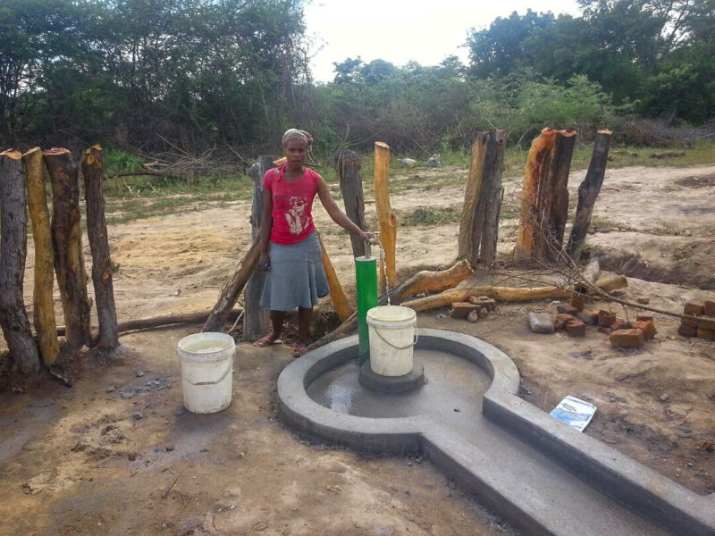 Esempio di impianto di pompa solare per acqua potabile installato in Zimbabwe