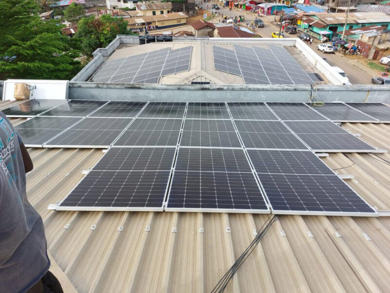 Impianto ibrido solare per ospedale in Liberia