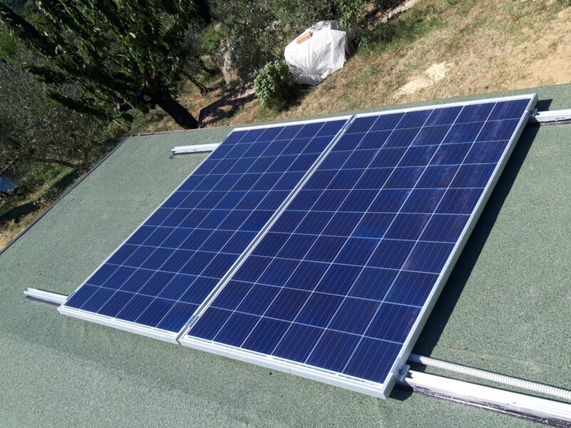 Impianto fotovoltaico per casetta in legno