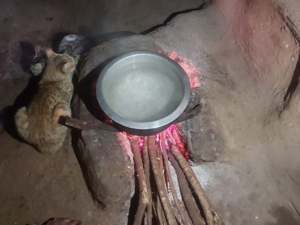 Stove stacking: perché le famiglie non abbandonano mai del tutto il fuoco tradizionale